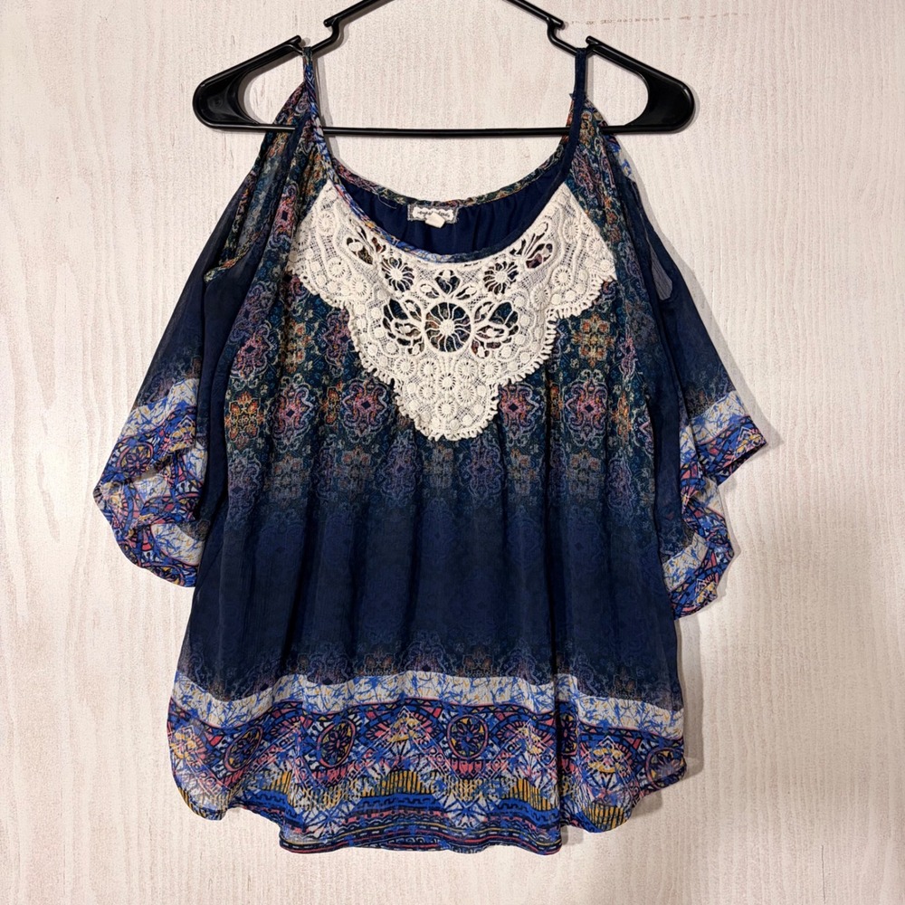 Eyeshadow Cold Shoulder Top Womens Small Blue Paisley Lace Bib J3444MB35